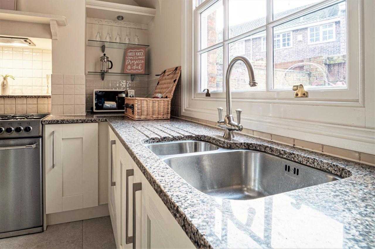 The Cottage In Chester, Sleeps 6 With Free Parking Exterior photo