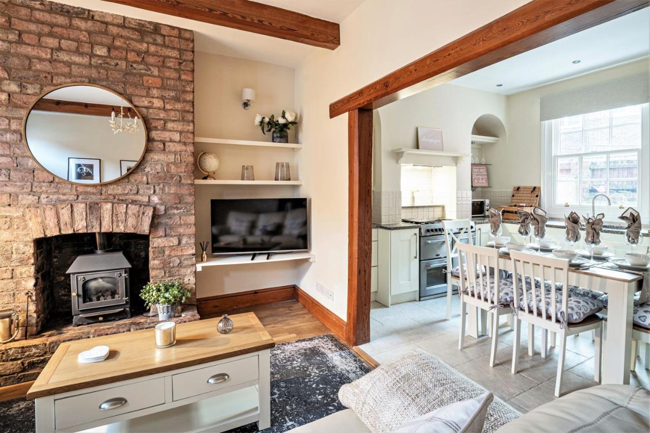 The Cottage In Chester, Sleeps 6 With Free Parking Exterior photo